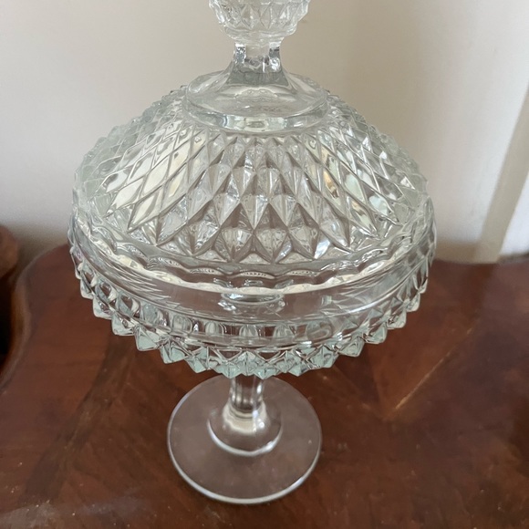 COPY - Vintage Indiana Diamond Cut Glass Pedestal Candy Dish With Cover - Picture 9 of 10